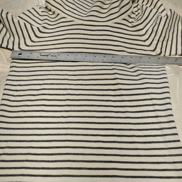 Women’s White with Gray Stripes French Connection Turtleneck Tunic, Medium - Picture 4 of 6